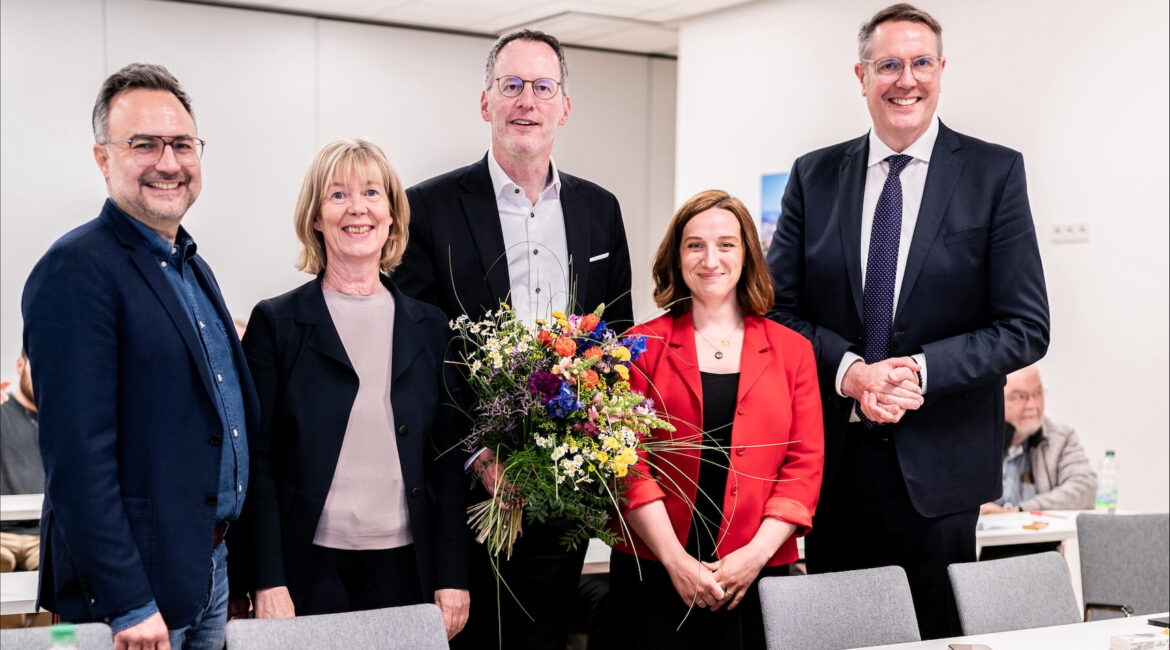 Ata Delbasteh, Doris Ahnen, Michael Ebling, Jana Schmöller und Alexander Schweitzer bei der Wahlkreiskonferenz für den Landtagswahlkreis Mainz I