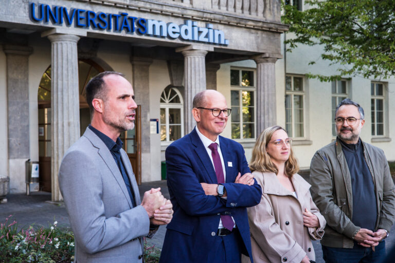 Von links: Der rheinland-pfälzische Gesundheitsminister Clemens Hoch, Professor Ralf Kiesslich, Jana Schmöller, Ata Delbasteh