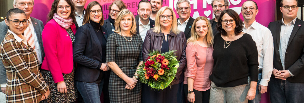 Alexandra Gill-Gers mit Kandidatinnen und Kandidaten für die Kommunalwahl im Mai 2019