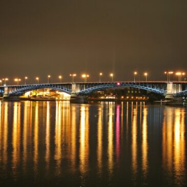 Theodor-Heuss-Brücke, die Mainz mit Mainz-Kastel verbindet